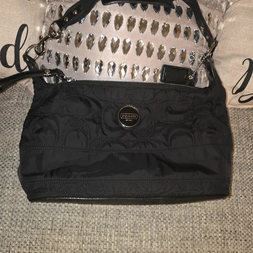 Coach Black Shoulder Bag - Picture 2 of 10